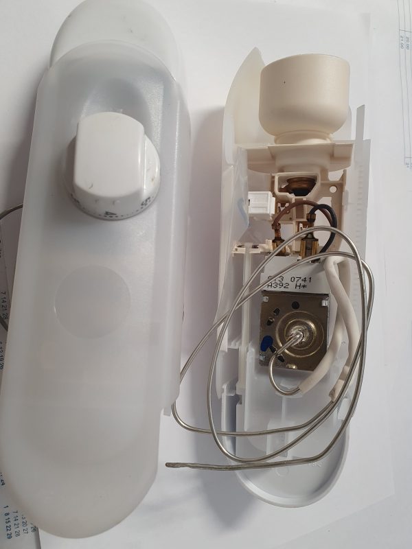 Whirlpool / Indesit  480132102004 Kühlschrankthermostate mit Abdeckung und Lampe